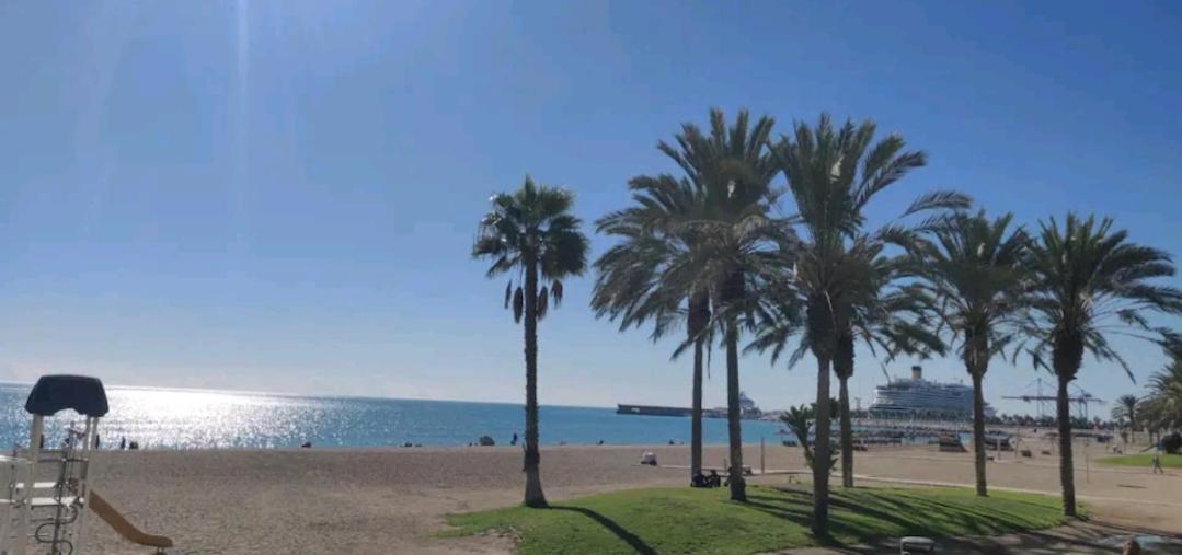 Beach House Apartment, Playa Malagueta マラガ エクステリア 写真