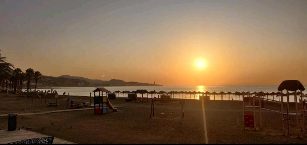 Beach House Apartment, Playa Malagueta マラガ エクステリア 写真