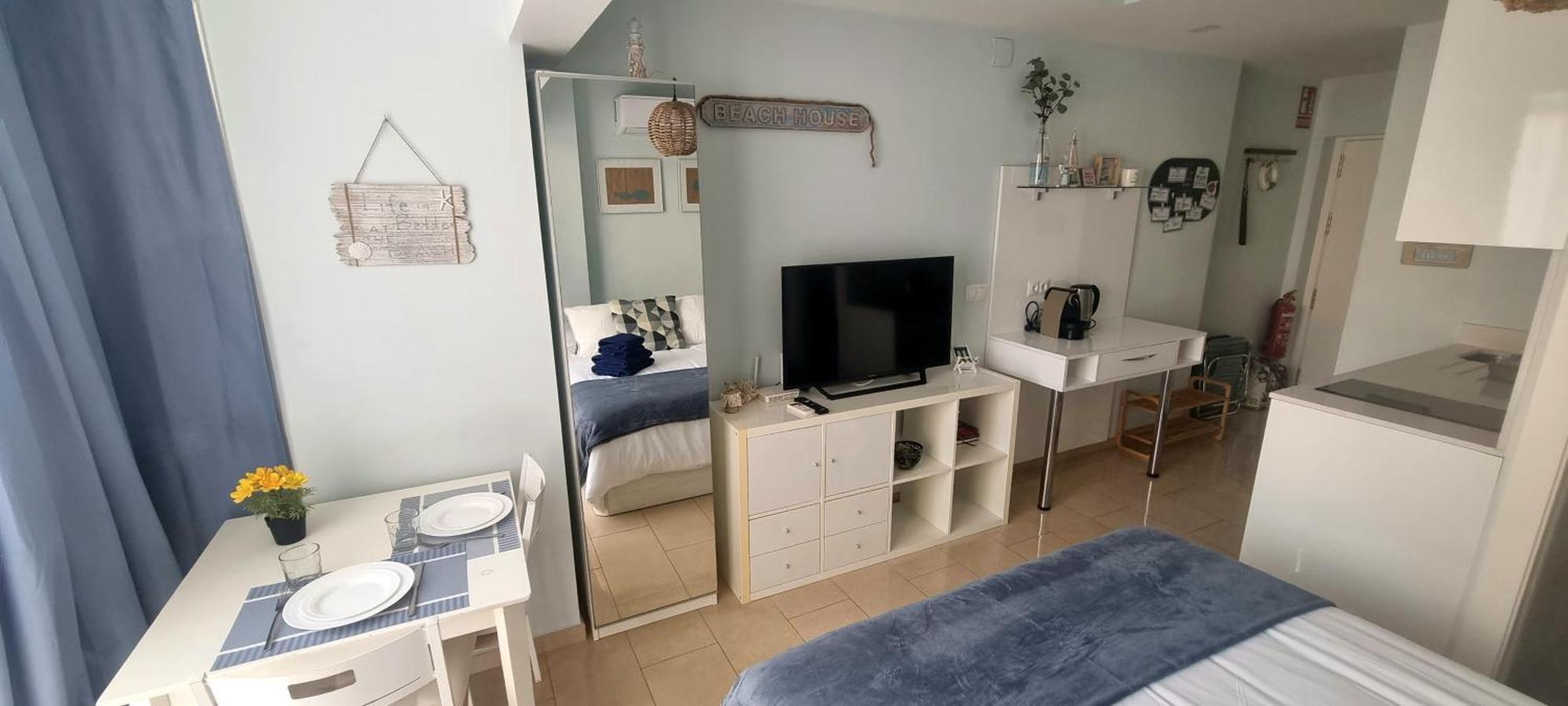 Beach House Apartment, Playa Malagueta マラガ エクステリア 写真